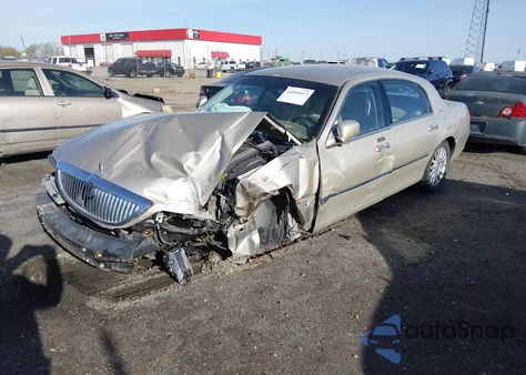 2004 Lincoln Town Car Signature from USA, damaged, VIN 1LNHM81W14Y636227